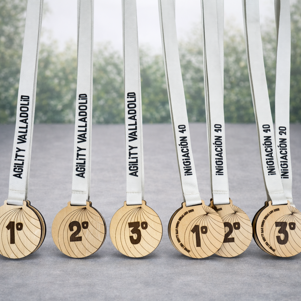 Medalla de bambú personalizada con cordón de algodón