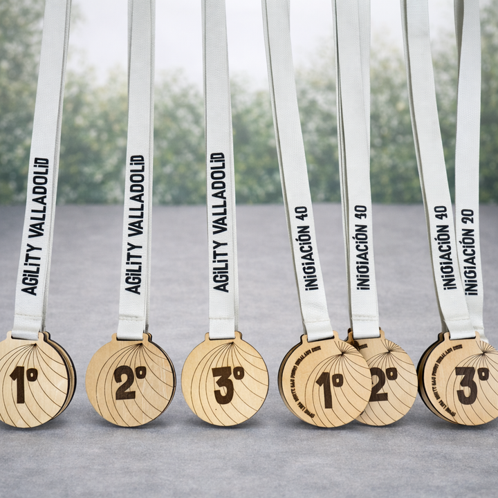Medalla de bambú personalizada con cordón de algodón