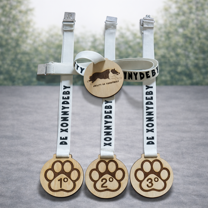 Medalla de bambú personalizada con cordón de algodón