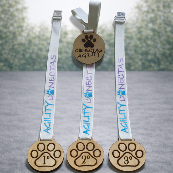 Medalla de bambú personalizada con cordón de algodón
